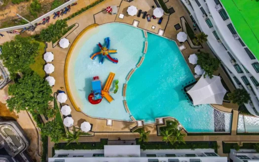Beachside Luxury Studio with Pools & Gym access