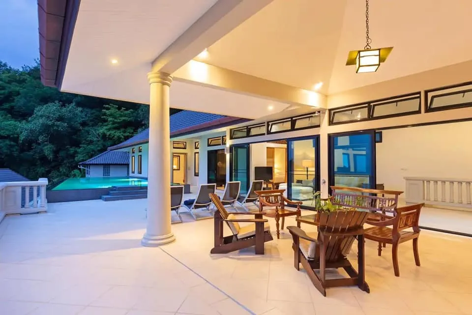 4 Bedrooms Beachfront Villa in Ao Yon