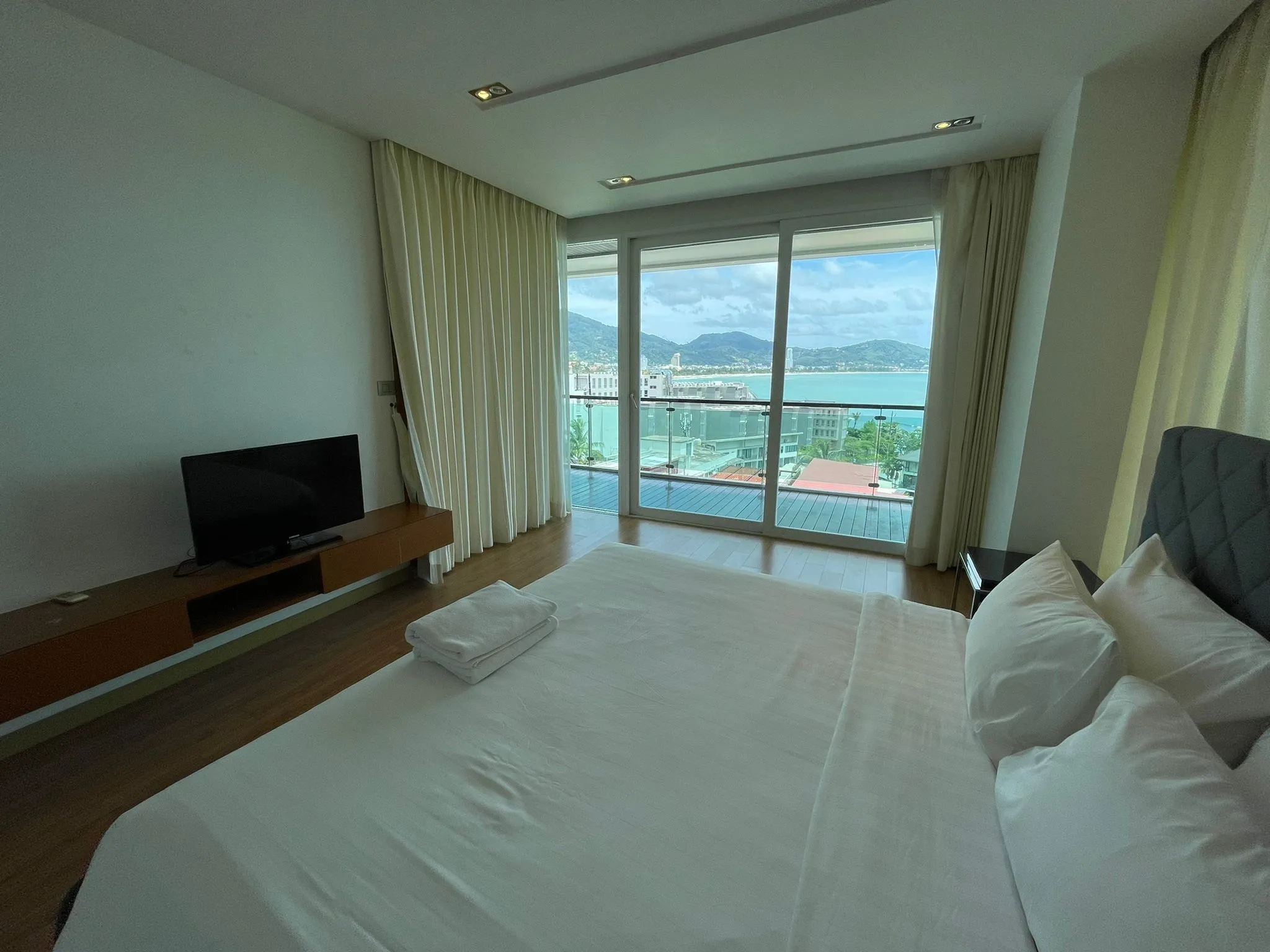 3 Bedroom Sea View Apartment In Kalim